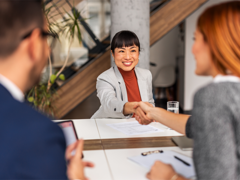 ASMR-2_Core-Principles-3_800x600 three perople discussing over a desk